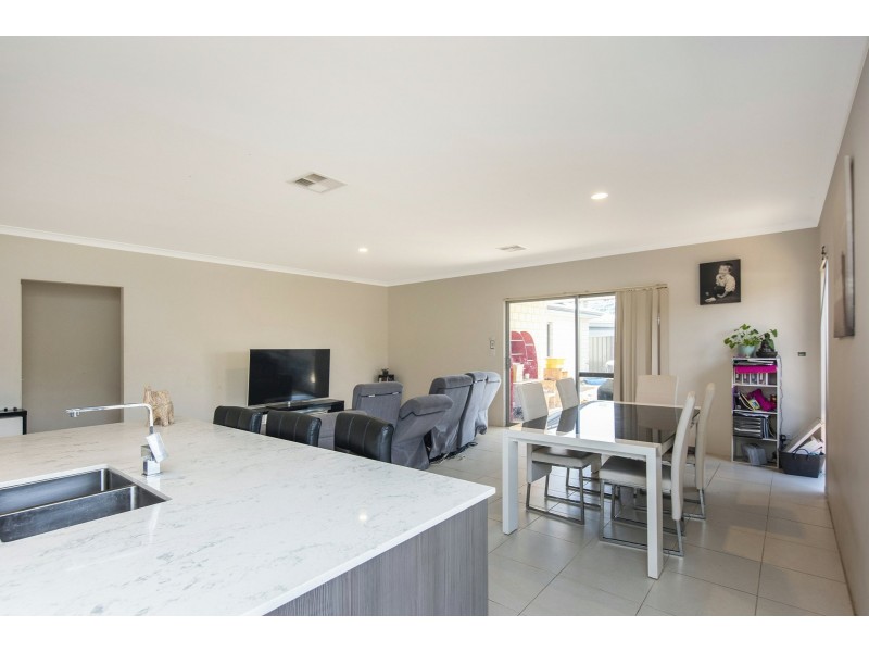 2 Wandina Close, Helena Valley WA 6056