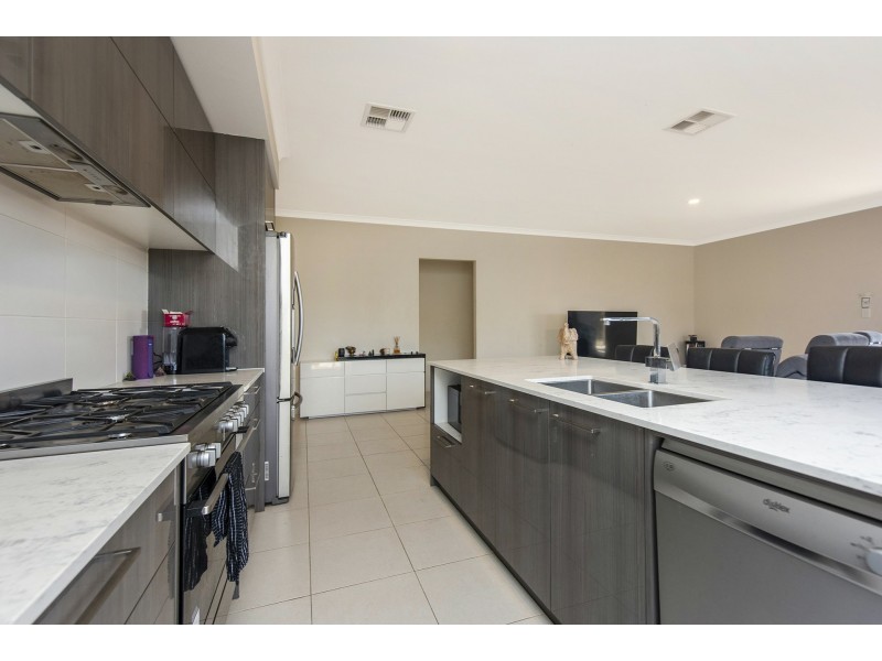 2 Wandina Close, Helena Valley WA 6056