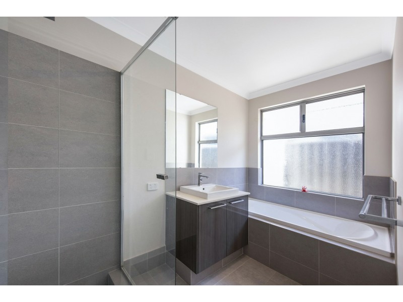 2 Wandina Close, Helena Valley WA 6056