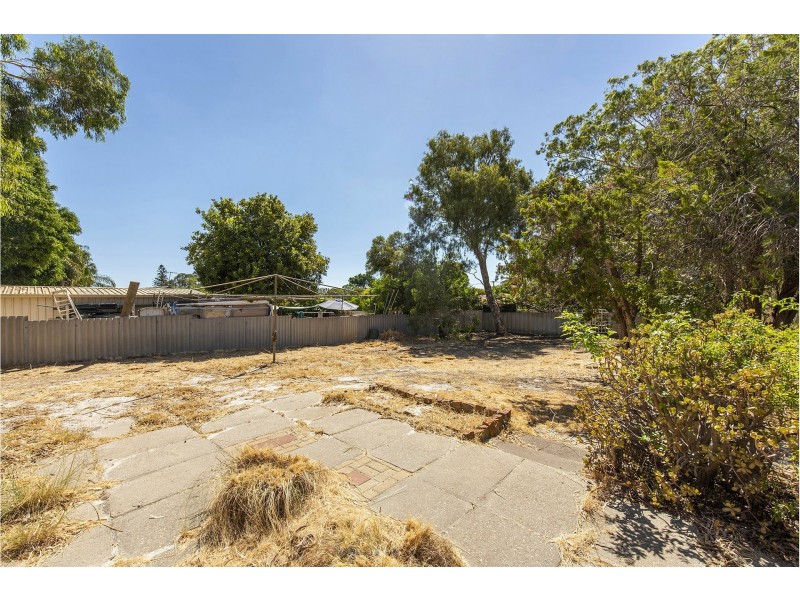 12 Western Place, High Wycombe WA 6057