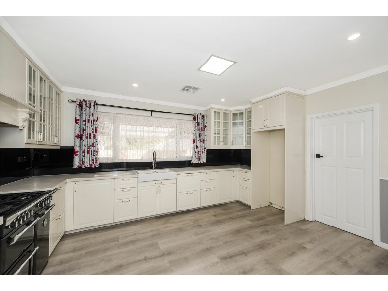 69 Lesmurdie Road East, Walliston WA 6076