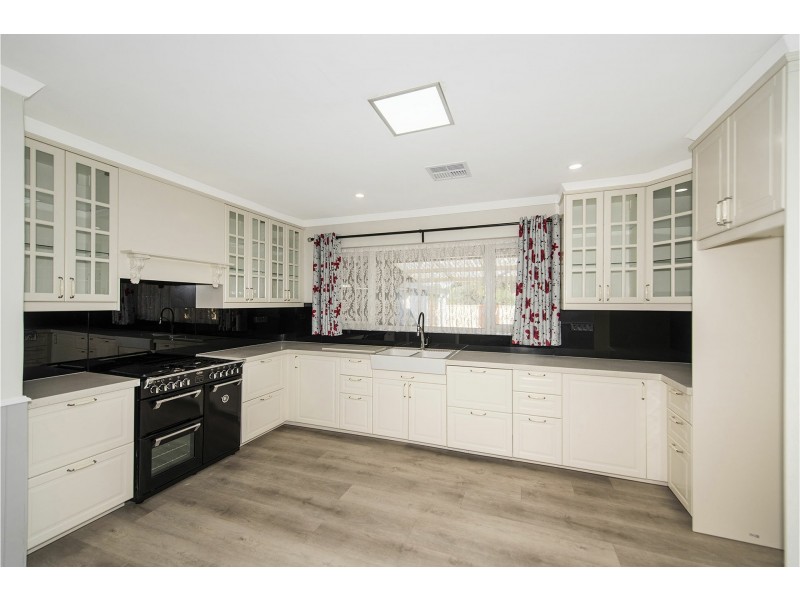 69 Lesmurdie Road East, Walliston WA 6076