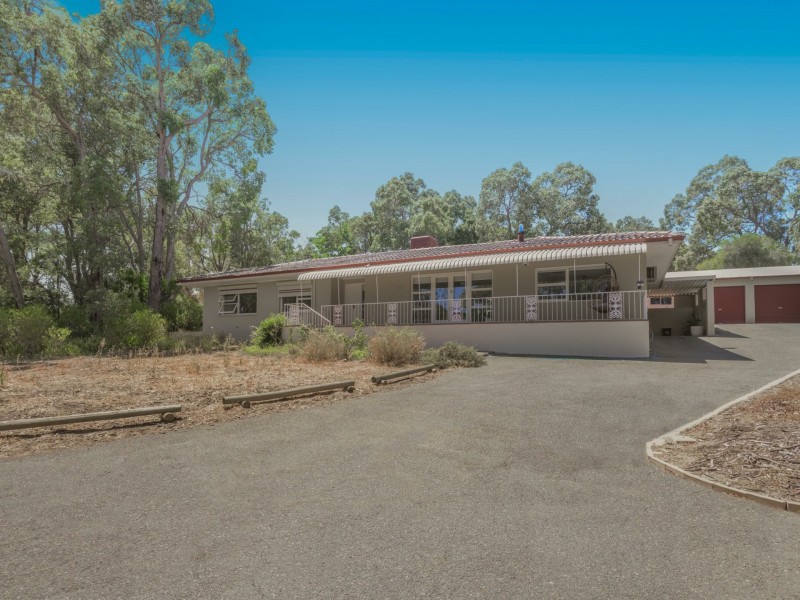 275 Lesmurdie Road, Lesmurdie WA 6076