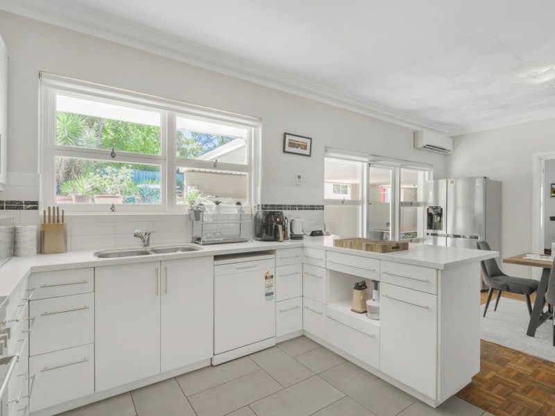 275 Lesmurdie Road, Lesmurdie WA 6076