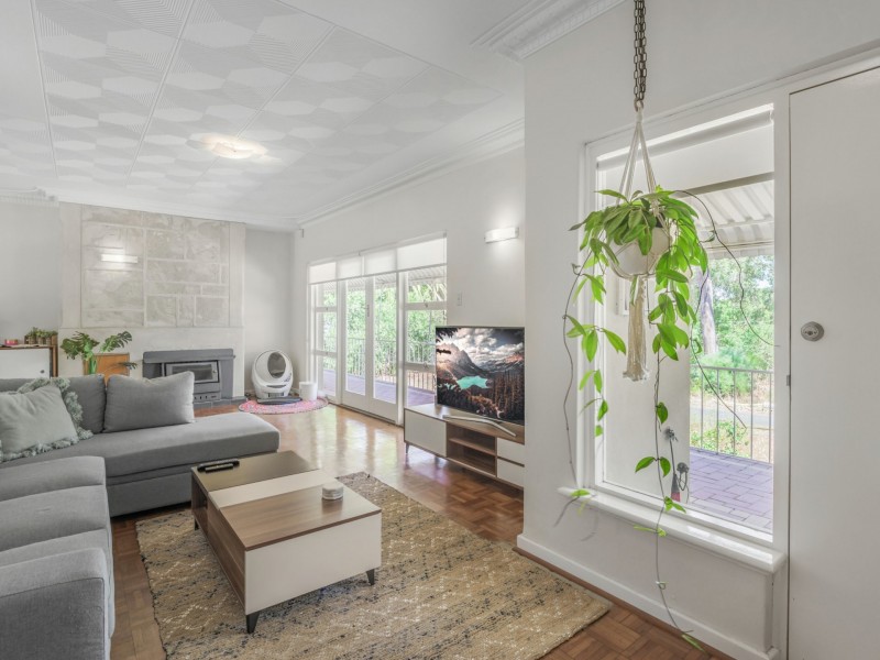 275 Lesmurdie Road, Lesmurdie WA 6076