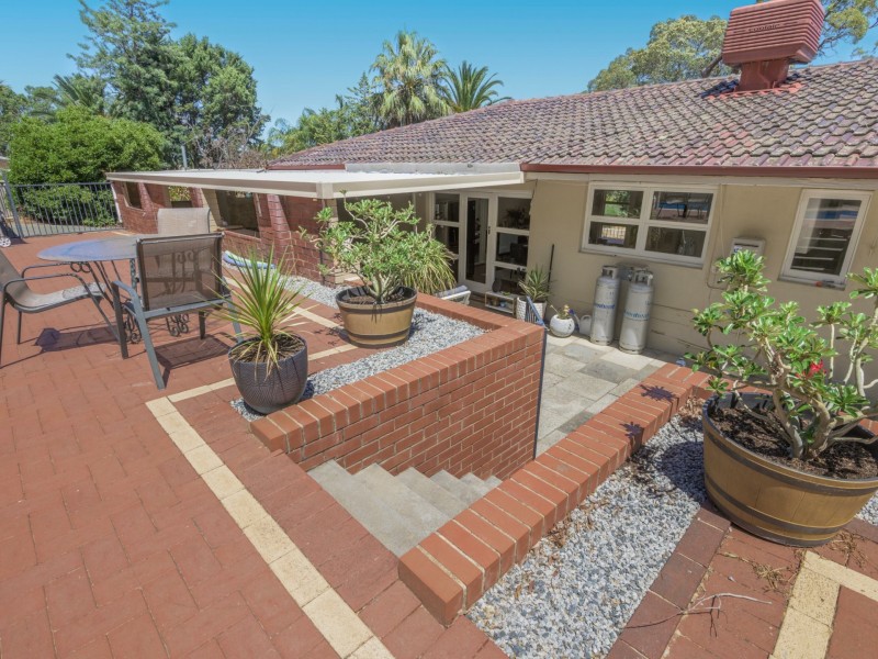275 Lesmurdie Road, Lesmurdie WA 6076