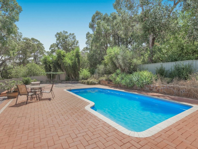 275 Lesmurdie Road, Lesmurdie WA 6076