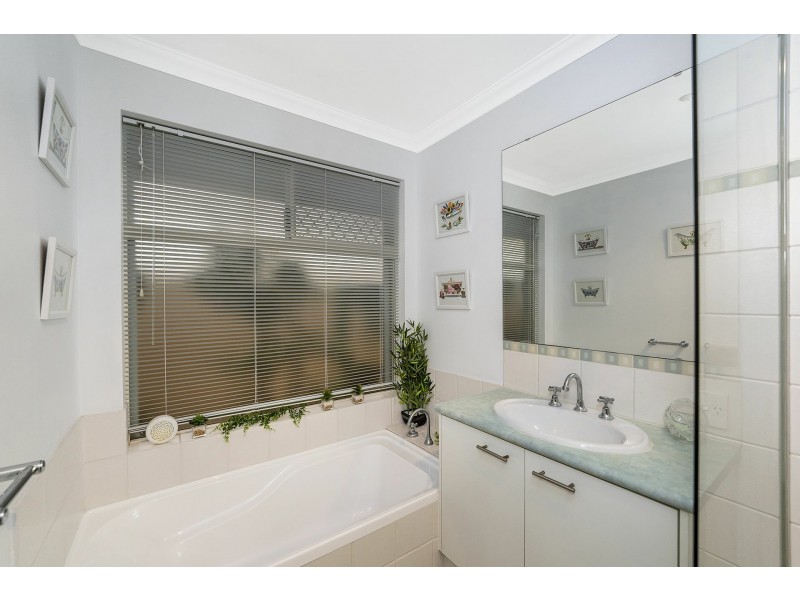 59 Gillings Parade, Wattle Grove WA 6107