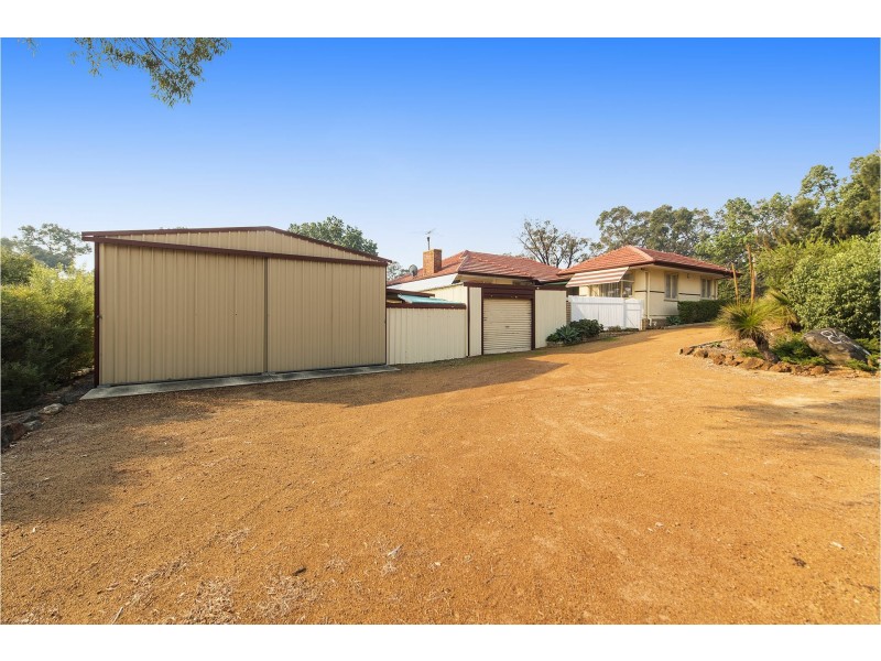 86 Lesmurdie Road, Lesmurdie WA 6076