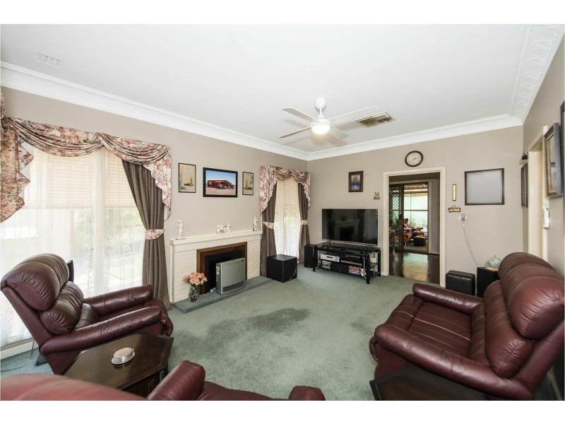 86 Lesmurdie Road, Lesmurdie WA 6076