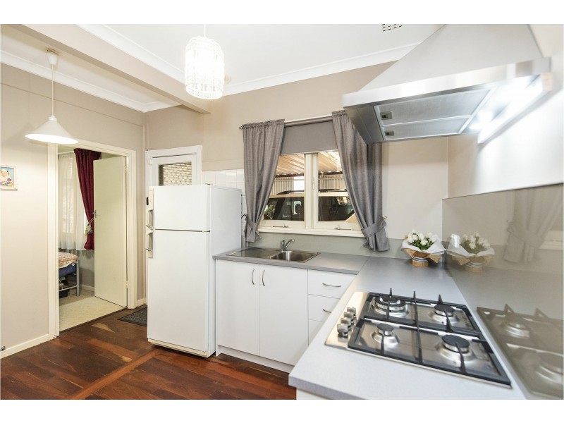 86 Lesmurdie Road, Lesmurdie WA 6076