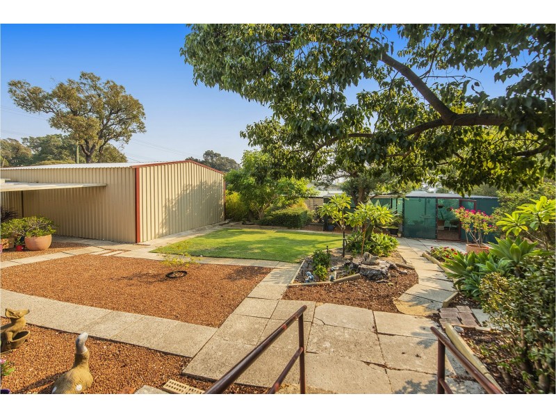 86 Lesmurdie Road, Lesmurdie WA 6076