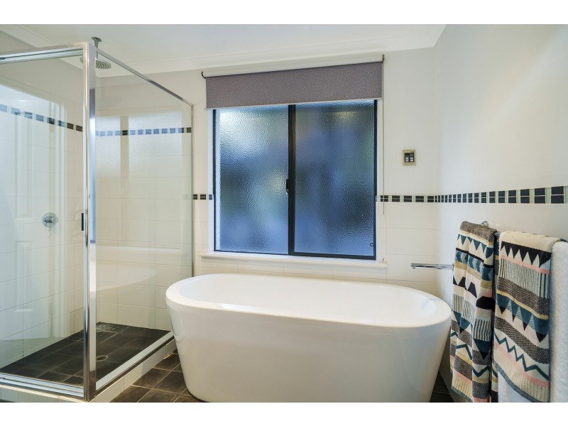16 Connor Road, Lesmurdie WA 6076
