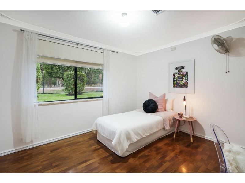 16 Connor Road, Lesmurdie WA 6076