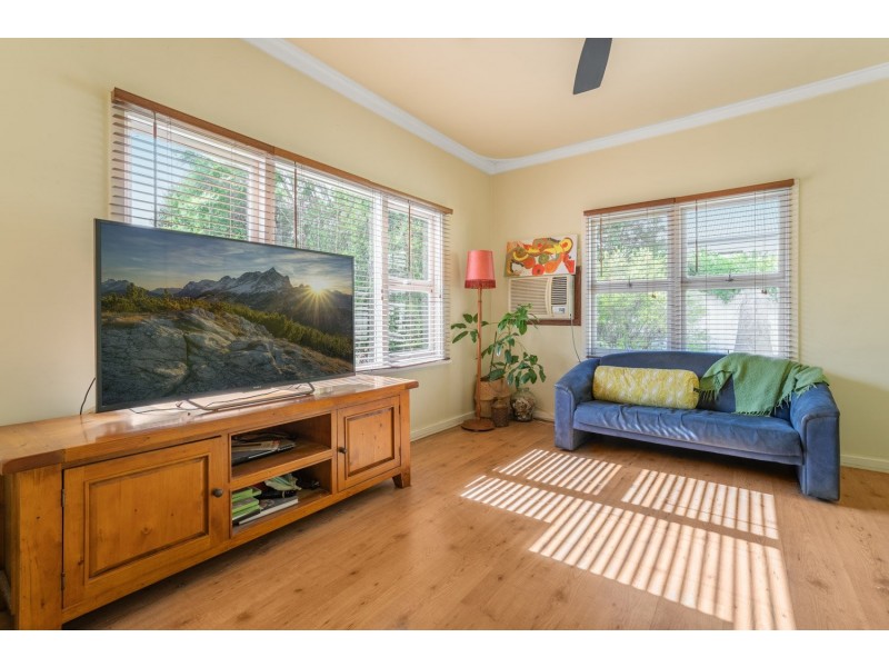 33 Urch Road, Kalamunda WA 6076