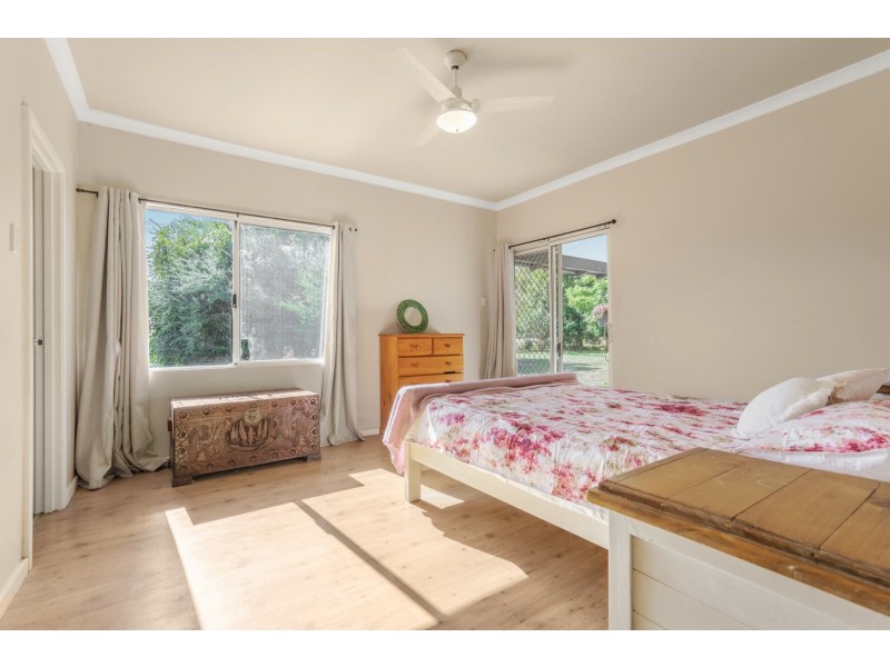 33 Urch Road, Kalamunda WA 6076