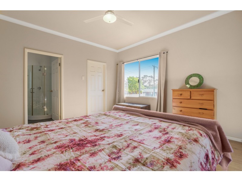 33 Urch Road, Kalamunda WA 6076