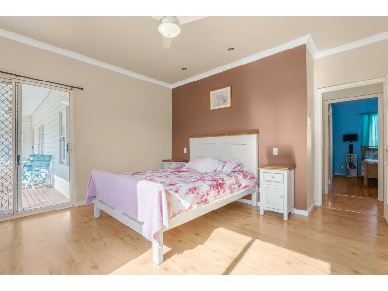 33 Urch Road, Kalamunda WA 6076