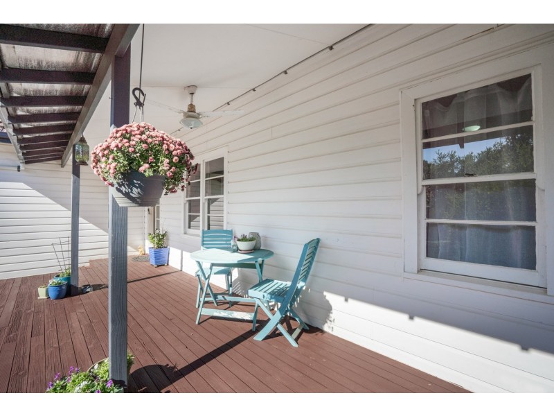 33 Urch Road, Kalamunda WA 6076