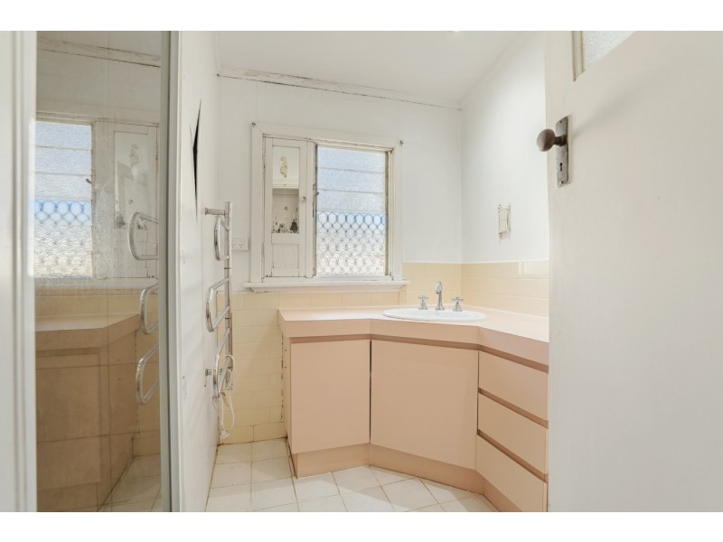 33 Urch Road, Kalamunda WA 6076