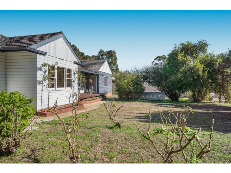 33 Urch Road, Kalamunda WA 6076