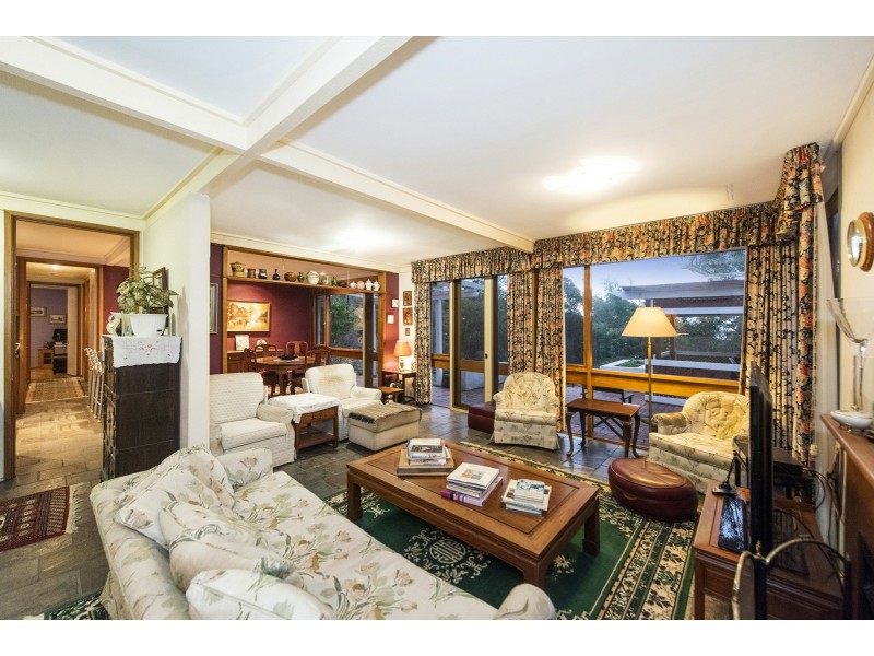 8 Balga Place, Gooseberry Hill WA 6076