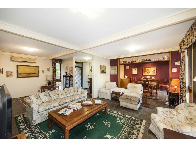 8 Balga Place, Gooseberry Hill WA 6076