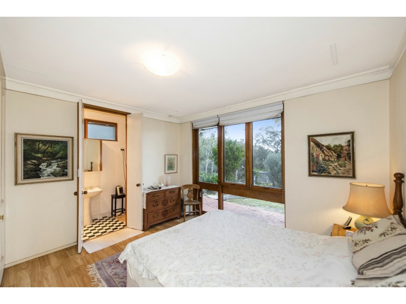 8 Balga Place, Gooseberry Hill WA 6076