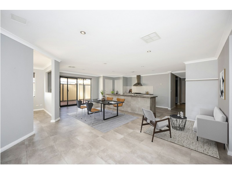 7 Heroic Lane, Wattle Grove WA 6107