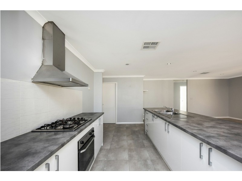 7 Heroic Lane, Wattle Grove WA 6107