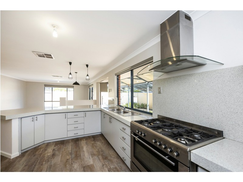 9 Lambertia Crescent, High Wycombe WA 6057