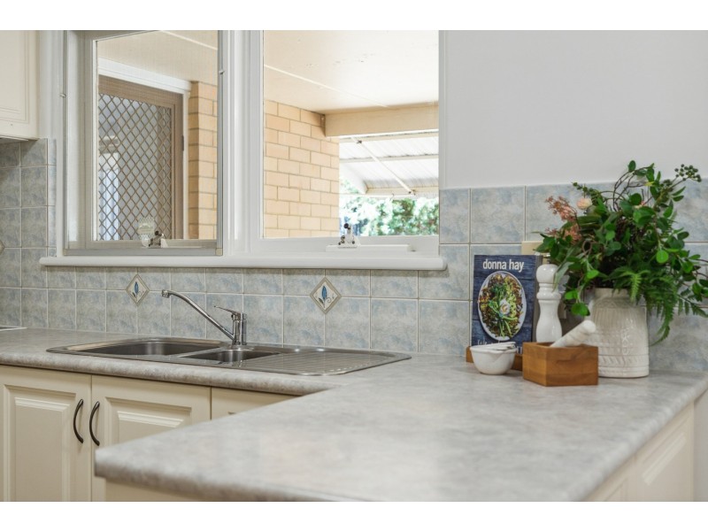 6 Pauline Avenue, Kalamunda WA 6076