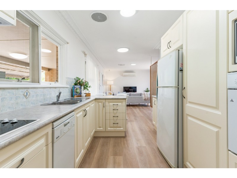 6 Pauline Avenue, Kalamunda WA 6076