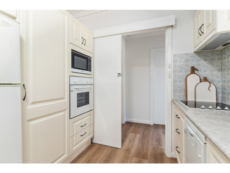 6 Pauline Avenue, Kalamunda WA 6076