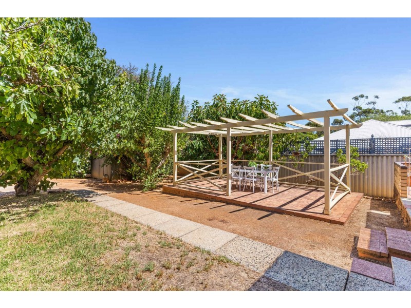 6 Pauline Avenue, Kalamunda WA 6076