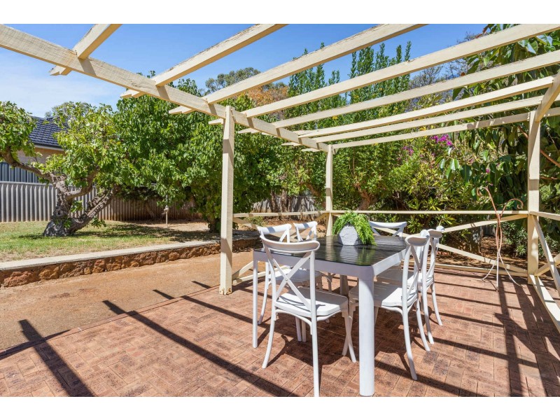 6 Pauline Avenue, Kalamunda WA 6076