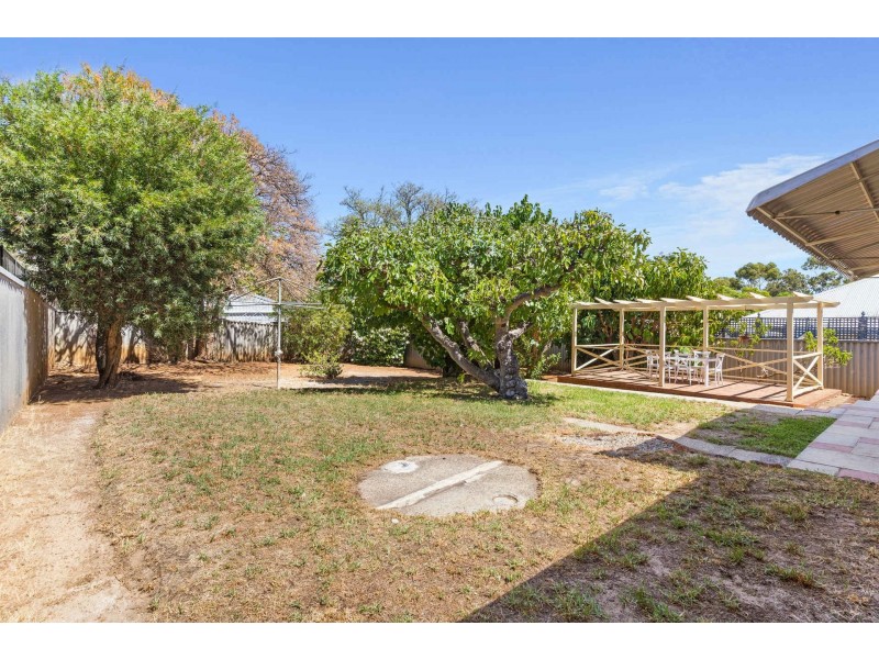 6 Pauline Avenue, Kalamunda WA 6076