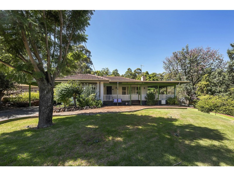 4 Jones Street, Kalamunda WA 6076