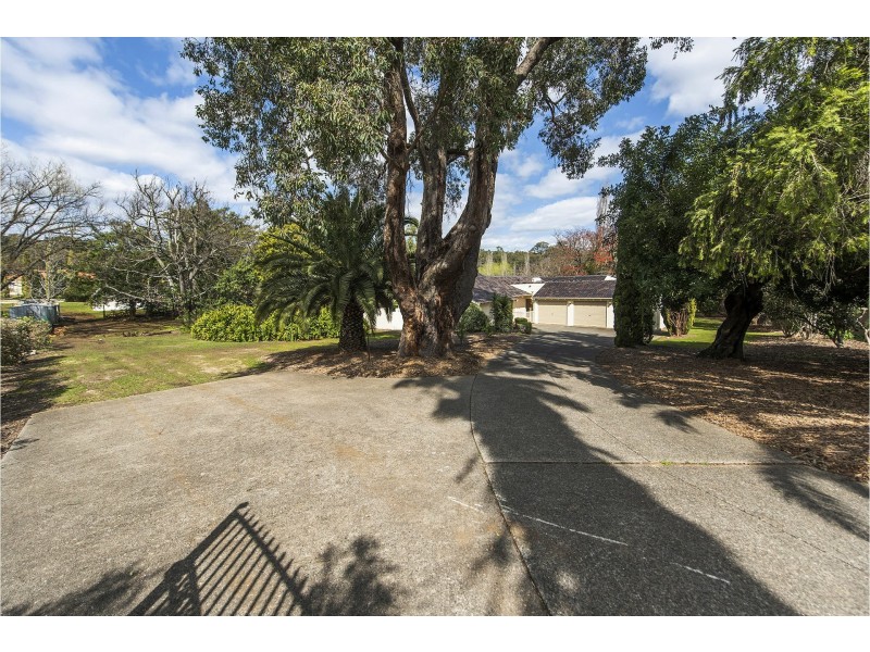 411 Lesmurdie Road, Lesmurdie WA 6076