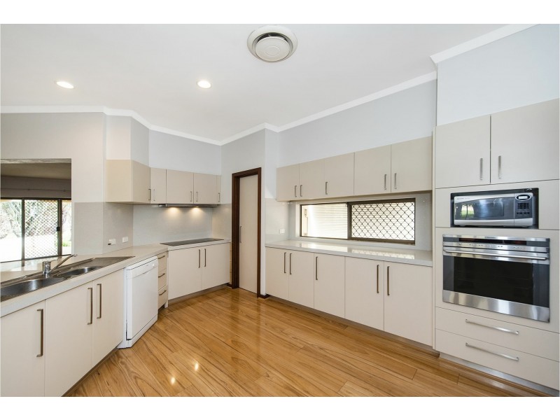 411 Lesmurdie Road, Lesmurdie WA 6076