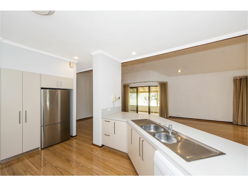 411 Lesmurdie Road, Lesmurdie WA 6076