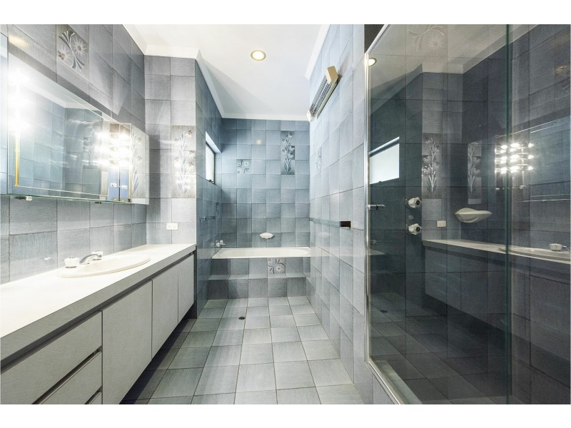 411 Lesmurdie Road, Lesmurdie WA 6076