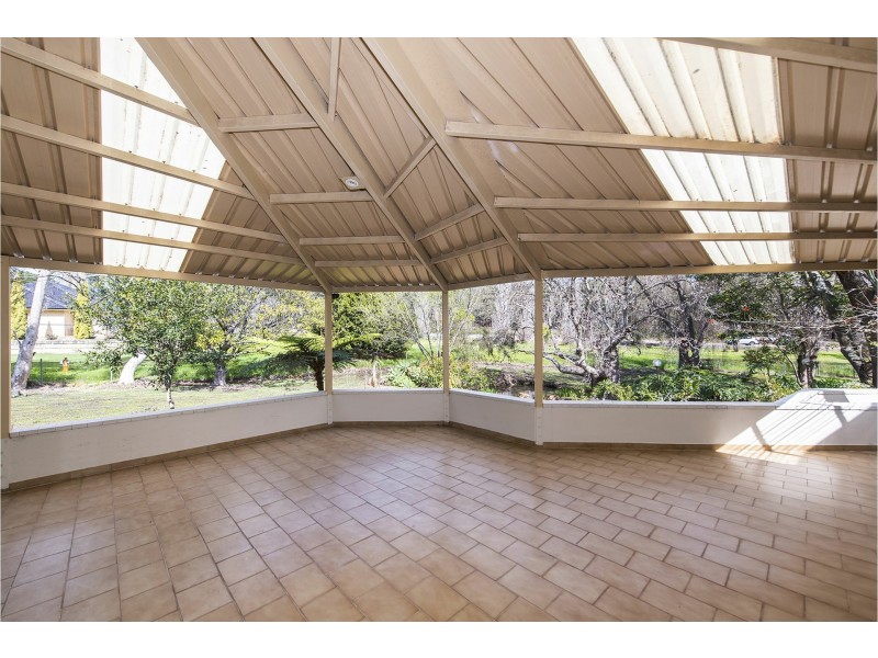 411 Lesmurdie Road, Lesmurdie WA 6076