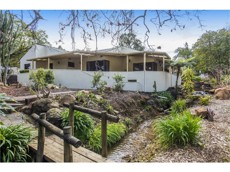 411 Lesmurdie Road, Lesmurdie WA 6076