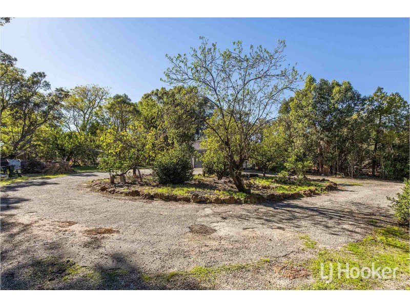 74 Traylen Road, Kalamunda WA 6076