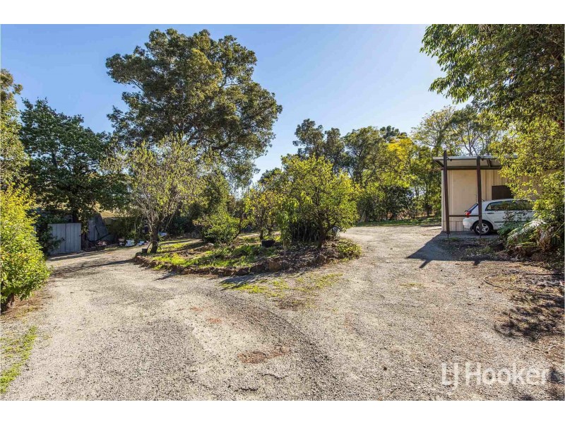 74 Traylen Road, Kalamunda WA 6076