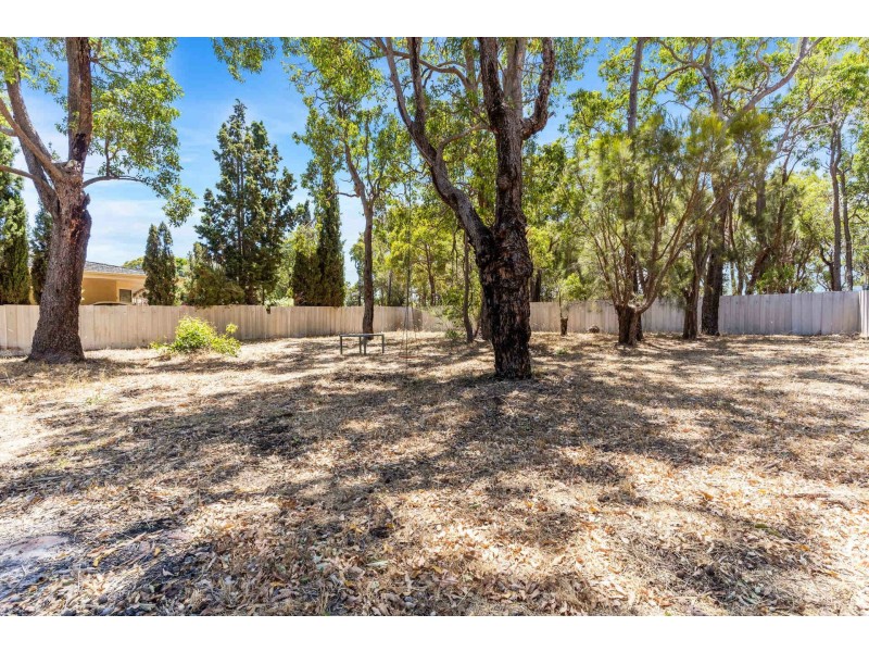 15 Hovea Crescent, Walliston WA 6076