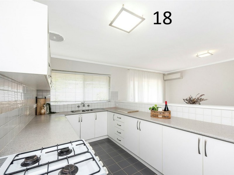 18 Mary Drive, Lesmurdie WA 6076