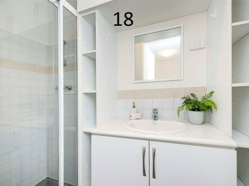 18 Mary Drive, Lesmurdie WA 6076