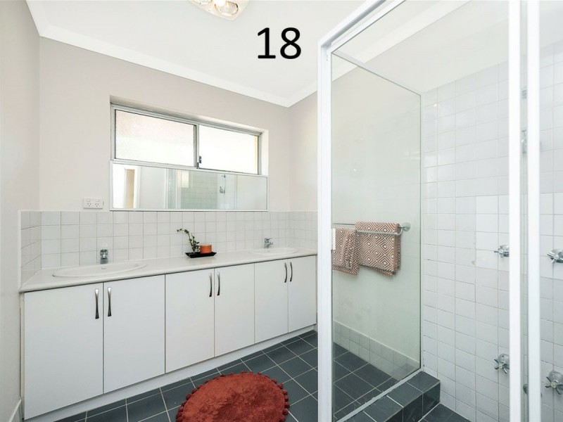18 Mary Drive, Lesmurdie WA 6076